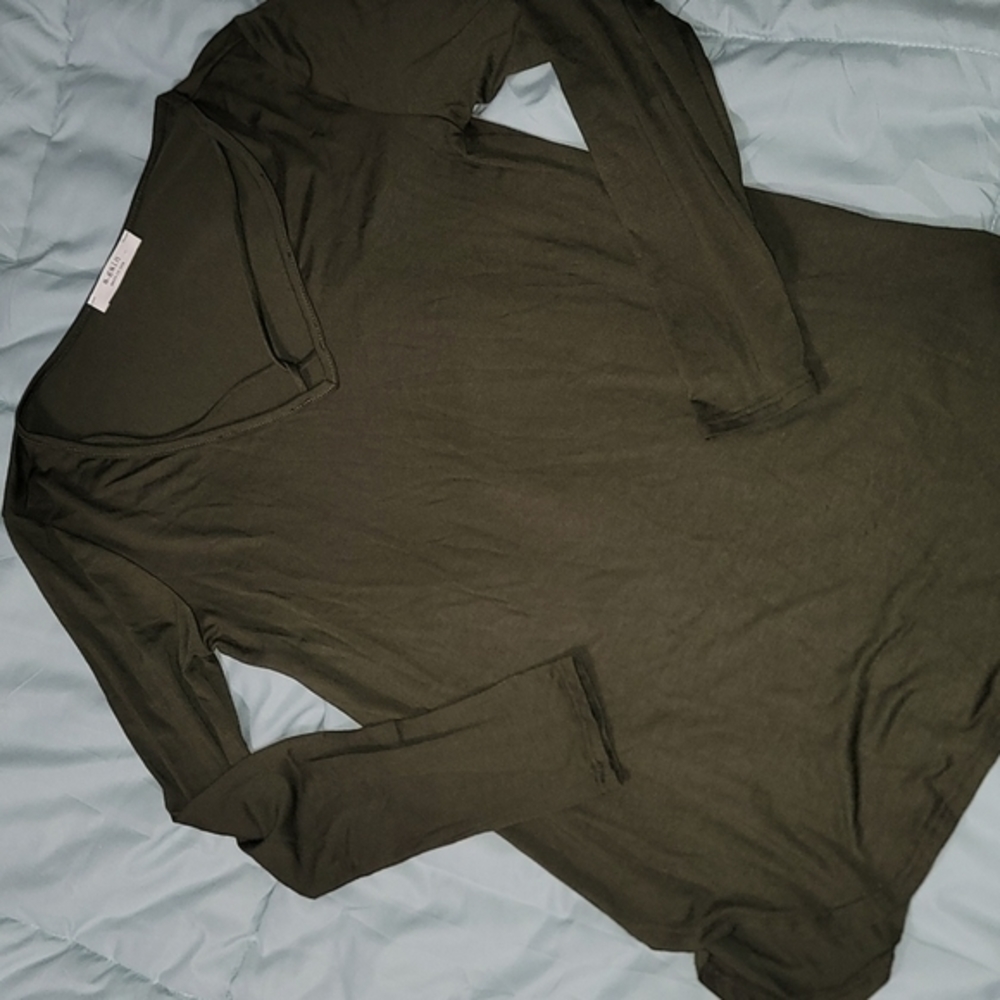 a. gain Long‎ Sleeve Cross V-Neck Green Boutique Top Women's (S) Like New